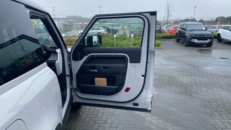 Land Rover Defender 3.0 D250 X-Dynamic SE 90 3dr Auto Diesel Estate